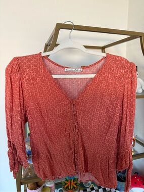 Abercrombie & Fitch Coral Red Floral-Print V-Neck Top